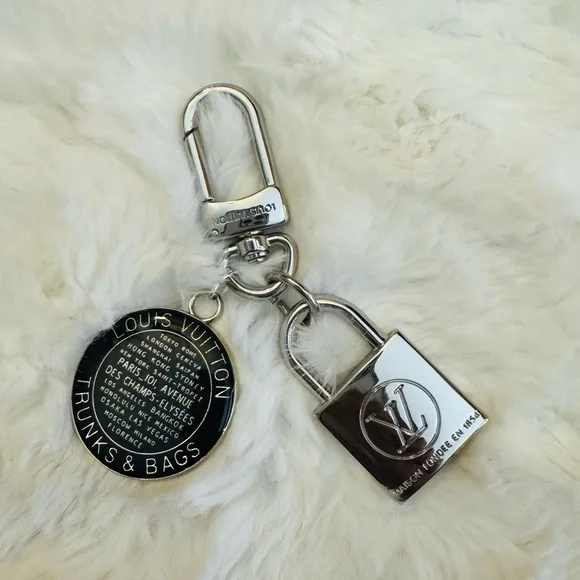 Louis Vuitton Silver Padlock Keychain - Picture 1 of 3